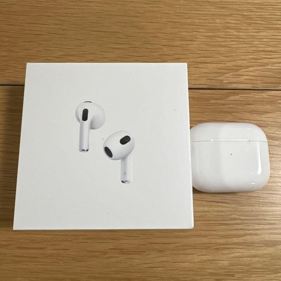第3世代 AirPods MME73J/A イヤホン充電ケース付き 中古