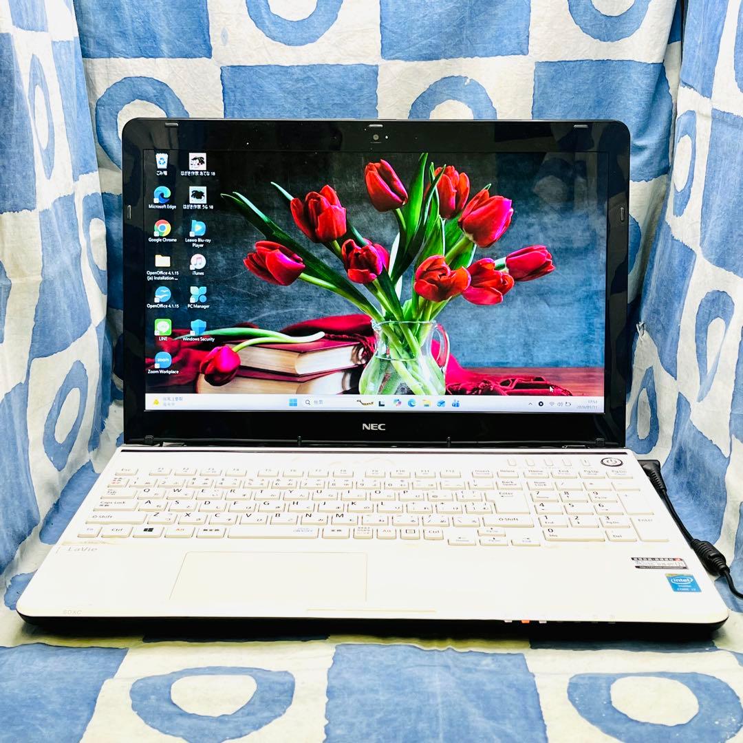 大特価！サクサク快適SSD☆人気白ノートパソコン♡ブルーレイ&カメラ！Win11