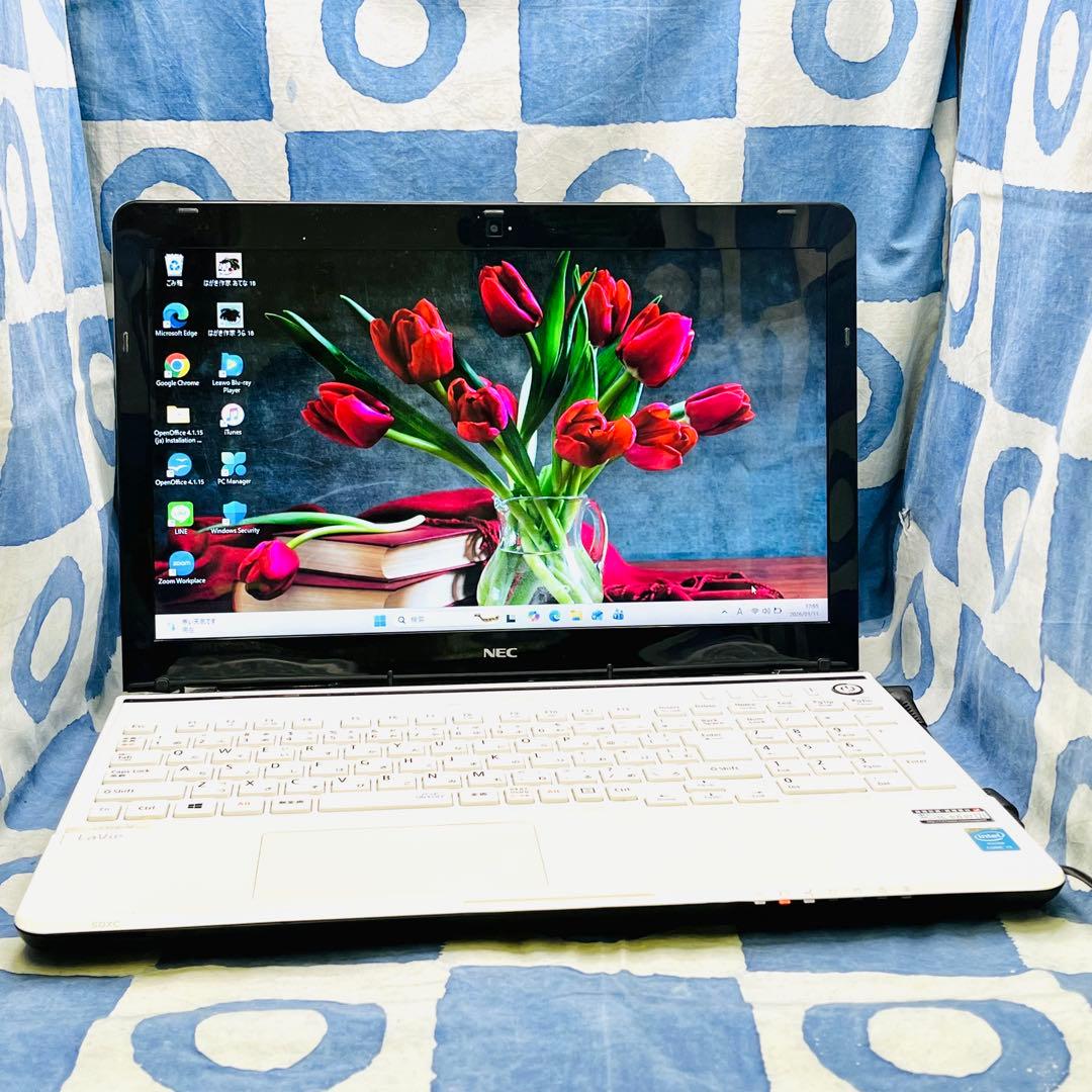 大特価！サクサク快適SSD☆人気白ノートパソコン♡ブルーレイ&カメラ！Win11