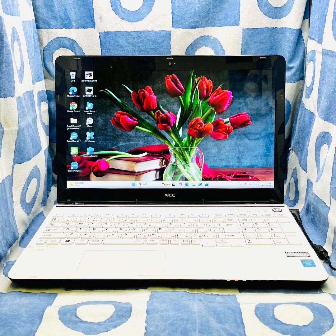 大特価！サクサク快適SSD☆人気白ノートパソコン♡ブルーレイ&カメラ！Win11