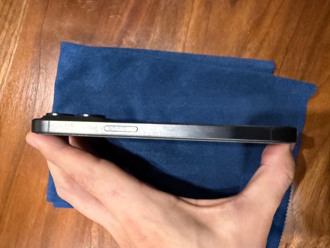 スマートフォン本体 iPhone15 pro 128GB black titanium