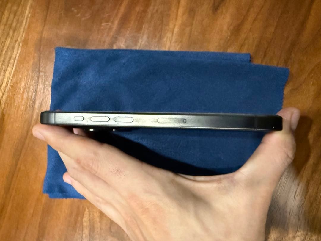 スマートフォン本体 iPhone15 pro 128GB black titanium