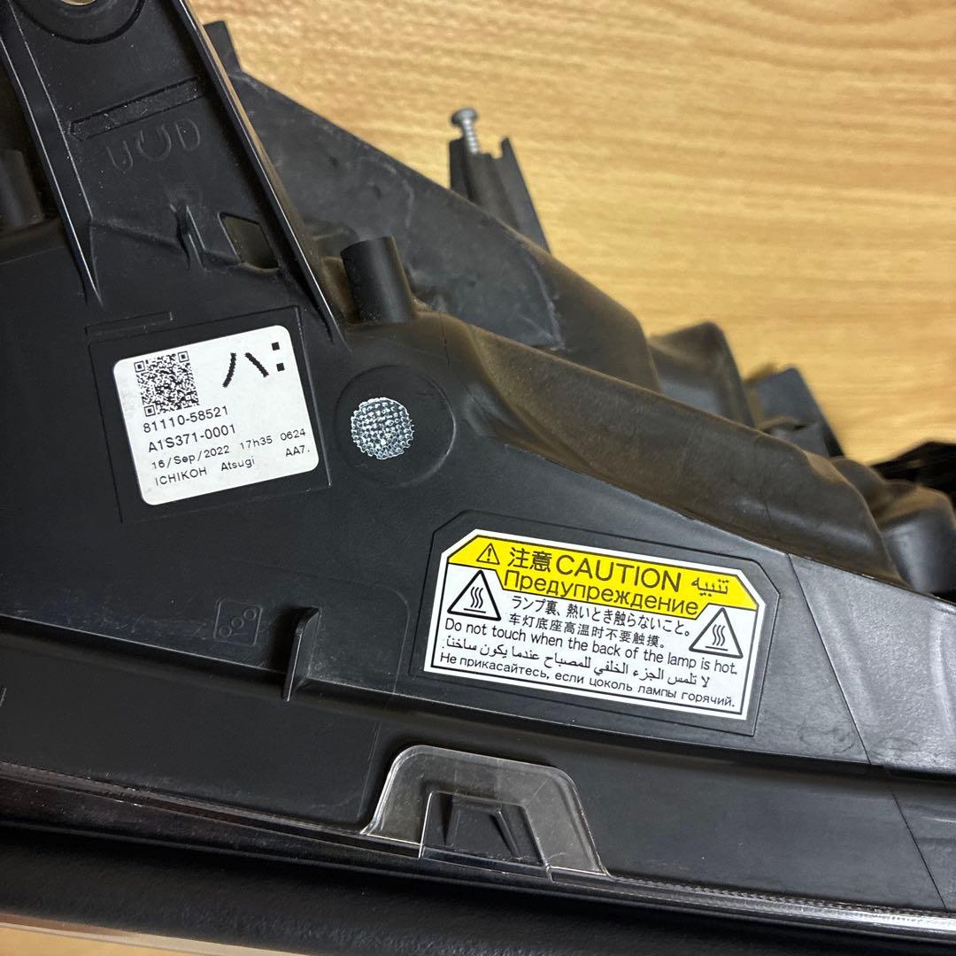 30アルファード　後期　三眼　右側　ヘッドライト