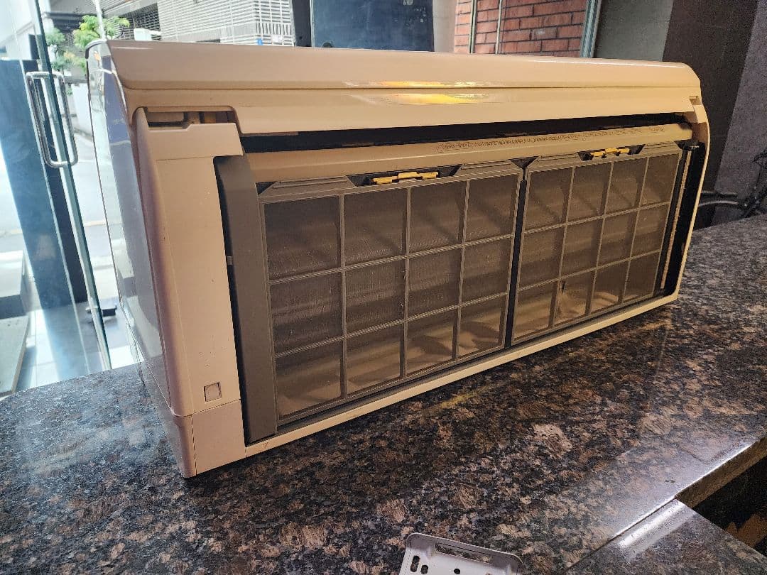 日立エアコン6~10畳白くまくんRAS-XC22J(W)2018年製