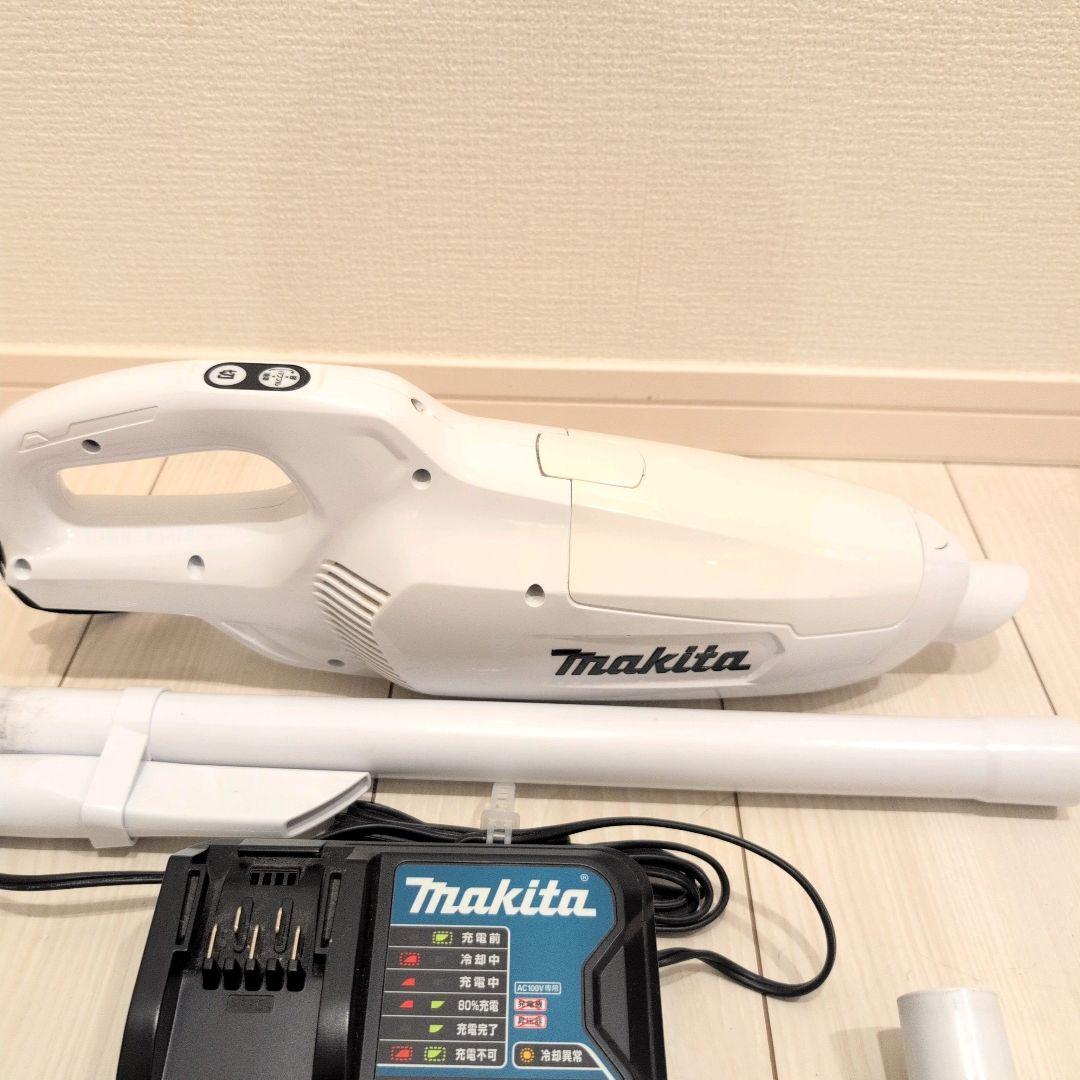 マキタ　10.8V充電式クリーナー　CL107FD 純正バッテリー　充電器付