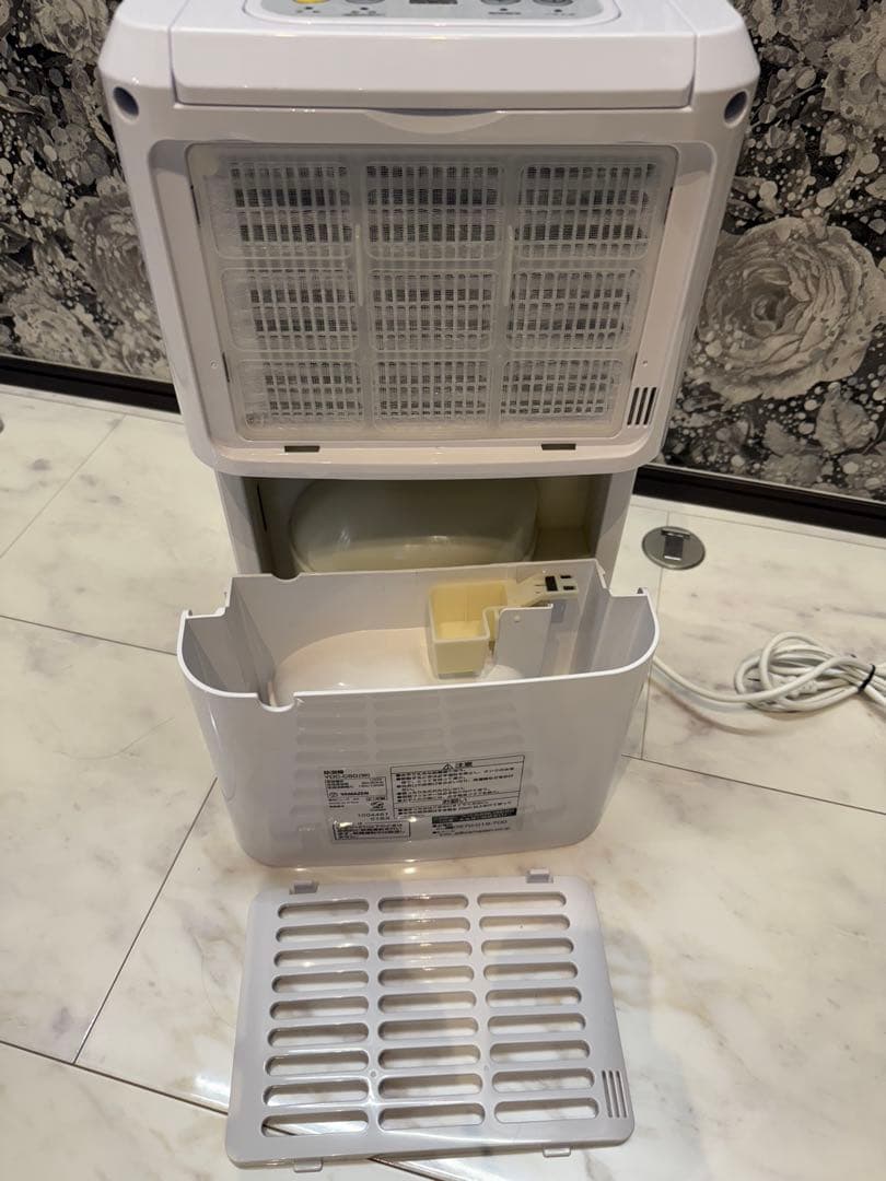 山善 YAMAZEN 除湿機 YDC-C60(W) 2021年製　乾燥機