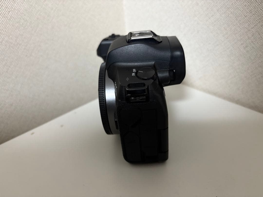 【値下げ】Canon EOS R ミラーレスカメラ 本体とバッテリー