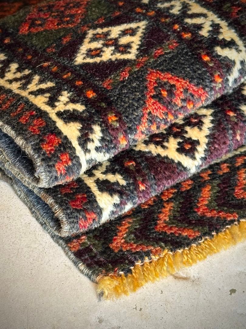 トライバルラグ　ヴィンテージラグ　バルーチ族　シスターン　ザボール　プリミティブ