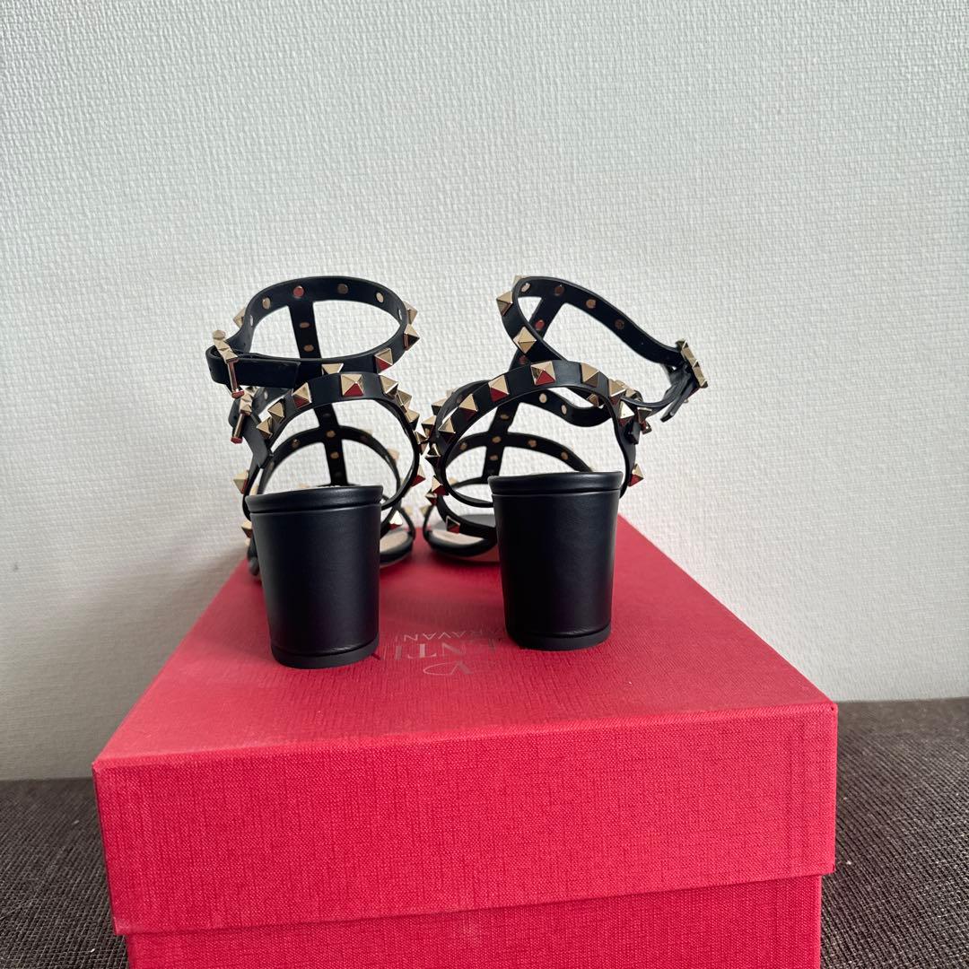 【チョコ様】ヴァレンティノ ロックスタッズ カーフスキン ストラップサンダル