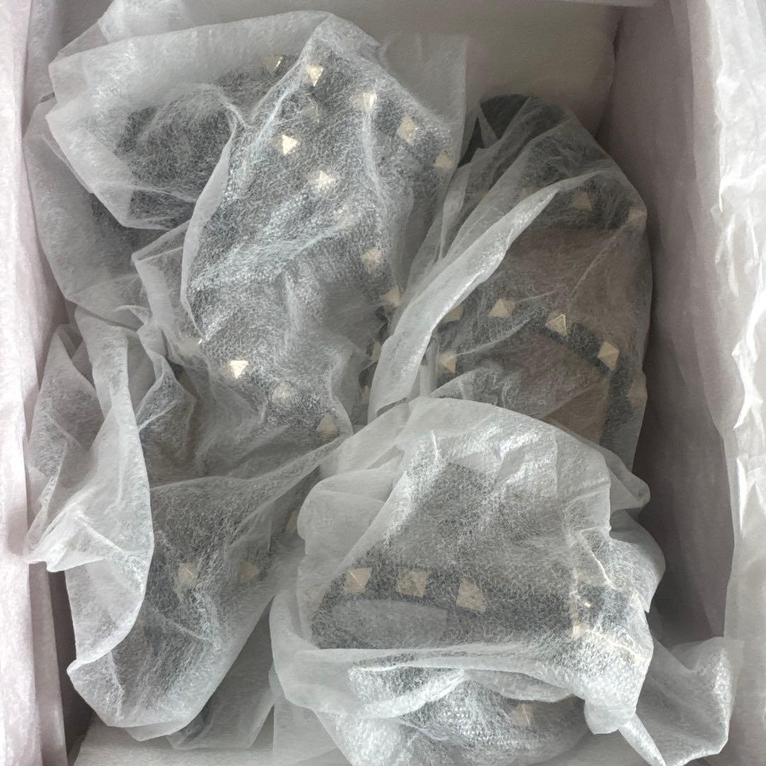 【チョコ様】ヴァレンティノ ロックスタッズ カーフスキン ストラップサンダル