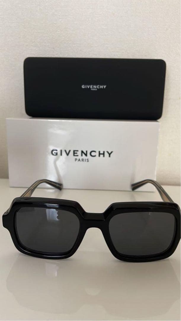 GIVENCHY ブラック サングラス ケース付き
