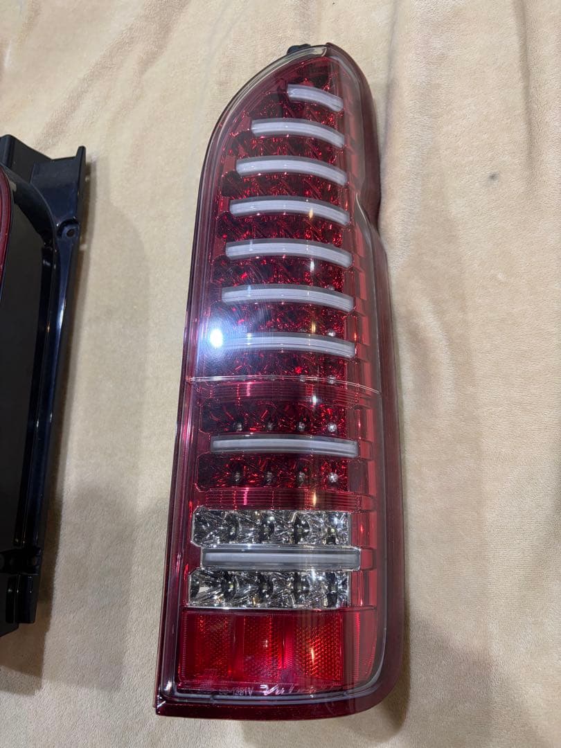 ハイエース　テールランプ 2個セット