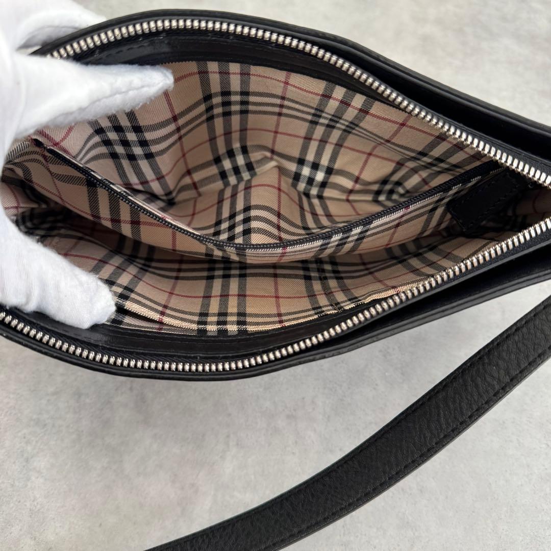 みっく Burberry leather shoulder bag