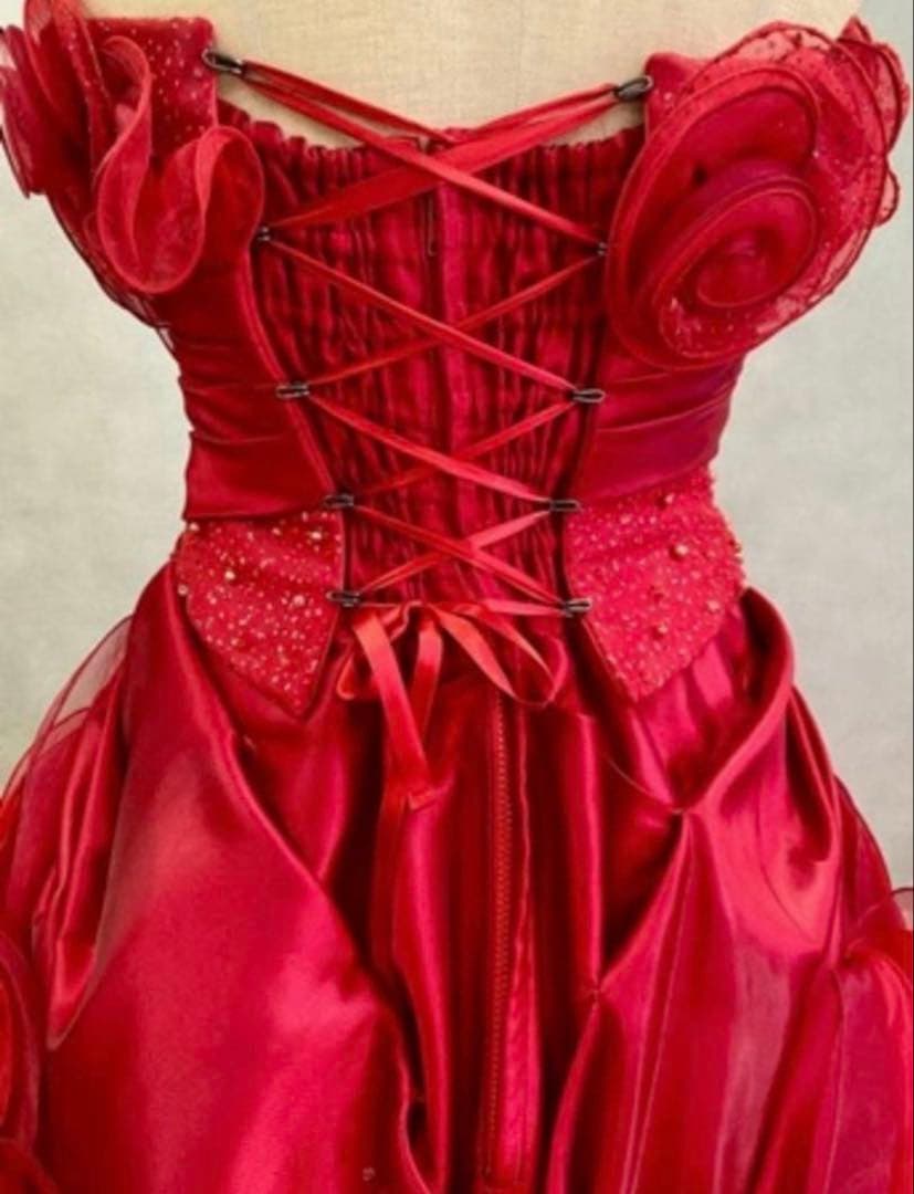 赤 フラワーモチーフ トレーン付きドレス