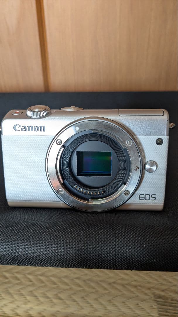 Canon EOS M100 ダブルズームキット ホワイト
