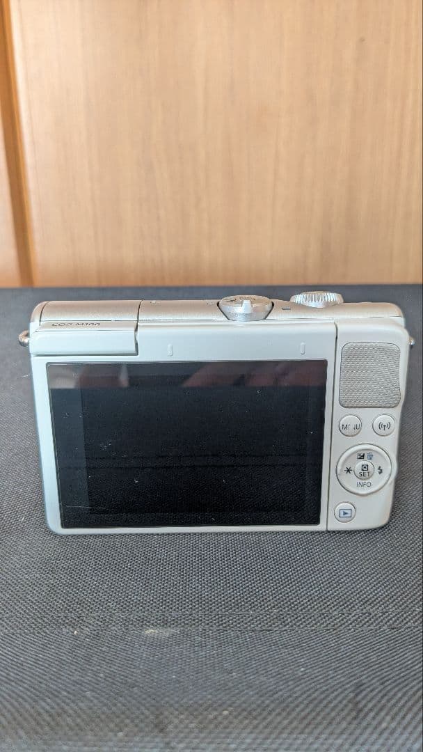 Canon EOS M100 ダブルズームキット ホワイト