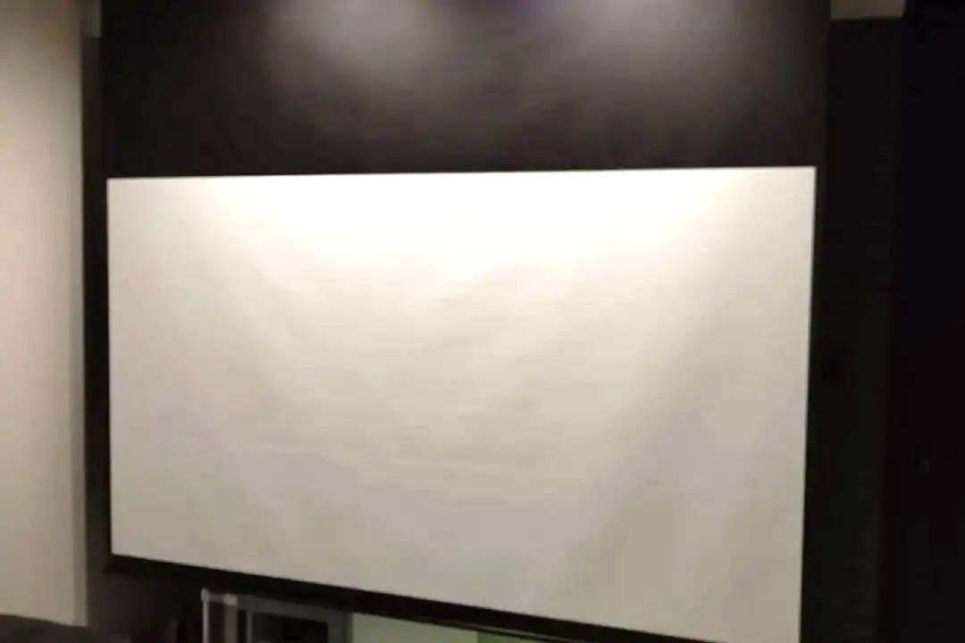 【シアターハウス】超大サイズ！定価114800円 チェーンスクリーン130インチ