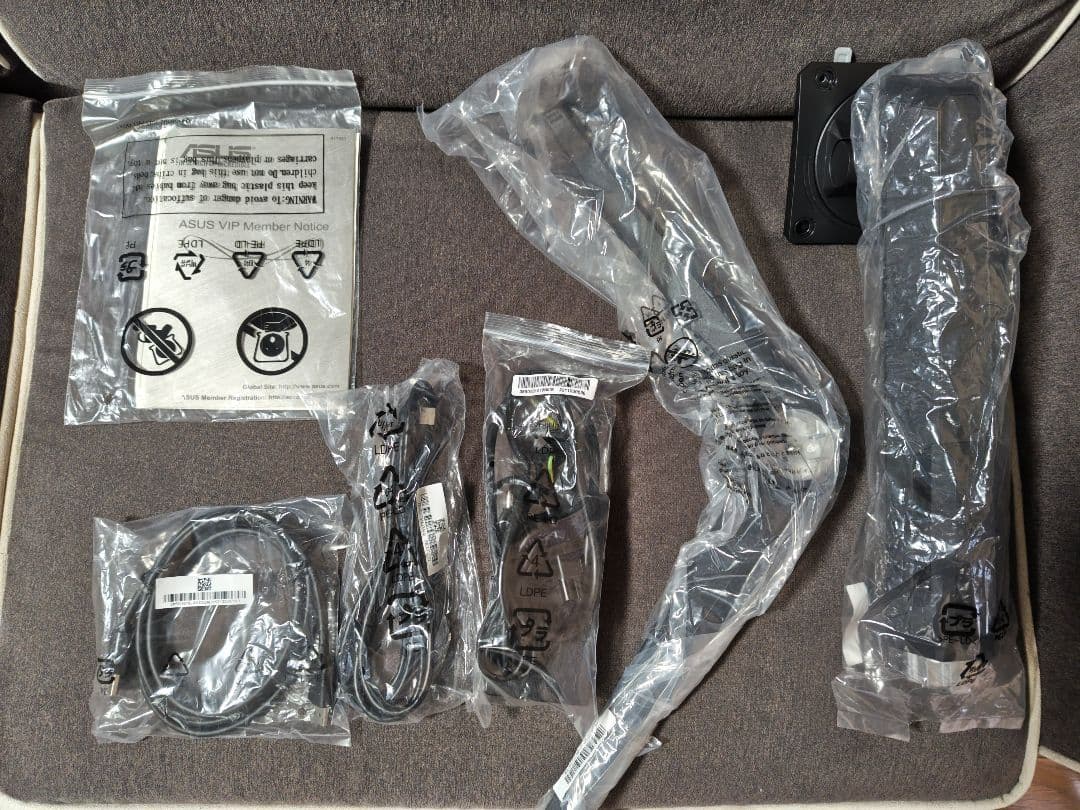 【ケイエヌ様】TUF Gaming VG28UQL1A