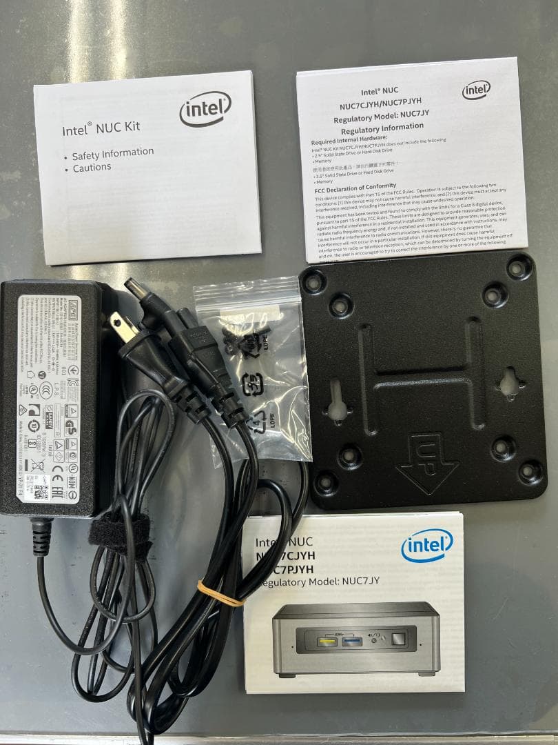 Intel NUC キット BOXNUC7PJYH