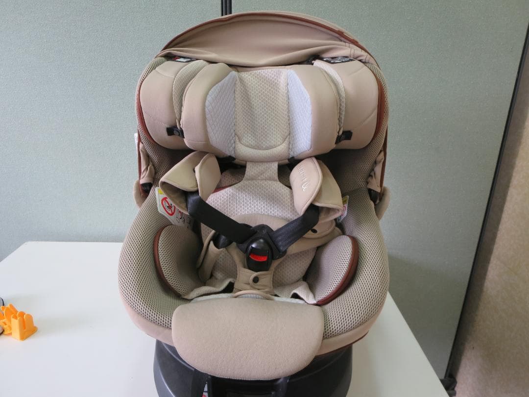 エールベベ・クルットR ウィ チャイルドシート　ISOFIX　回転式