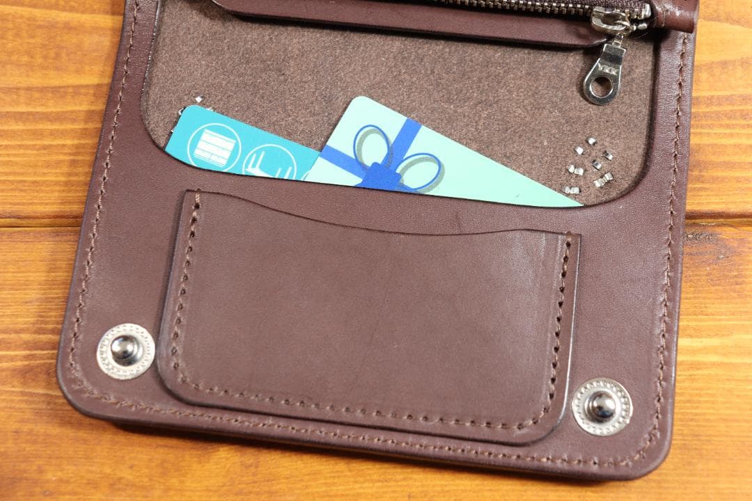 スタッズ ミドルウォレット 革色黒 糸色黒 ハトメ小判カン付き