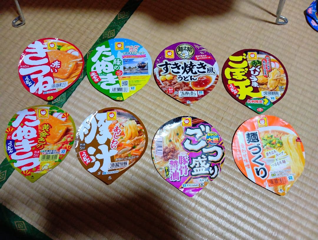 インスタント食品のフタ