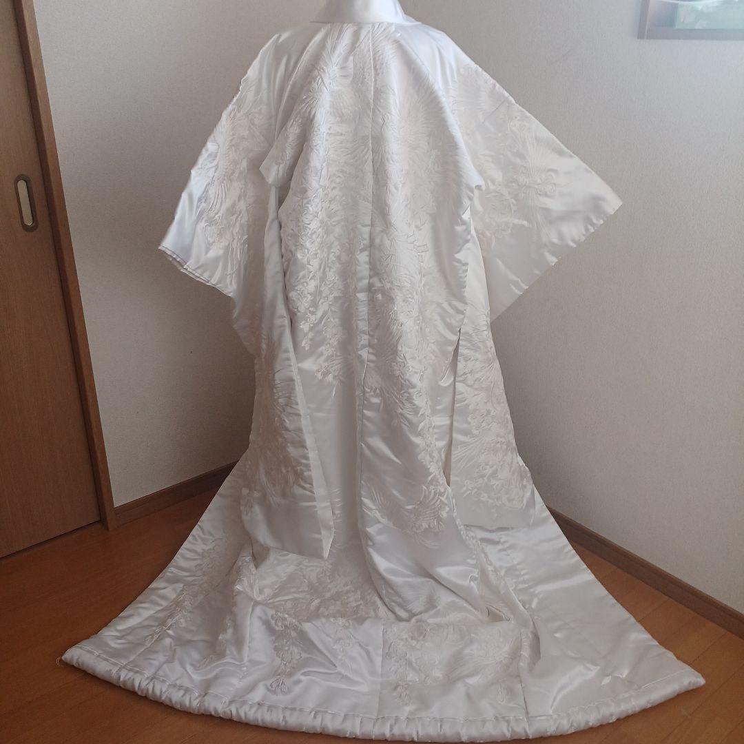 お正月特価31000円から値引洗える化繊　白無垢 着物 花鳳凰刺繍　掛下セット