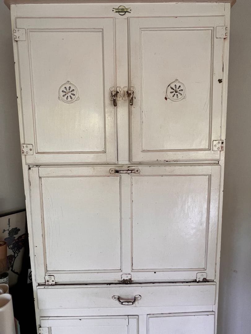 ヴィンテージ　キッチンキャビネット　オフホワイト