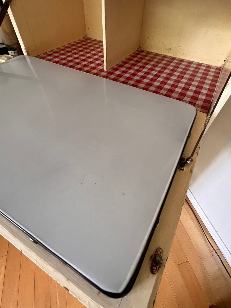 ヴィンテージ　キッチンキャビネット　オフホワイト