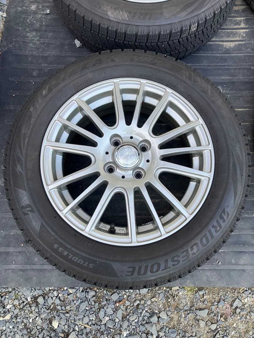 (2065) 22年製スタッドレスタイヤ社外アルミホイール付き2本②