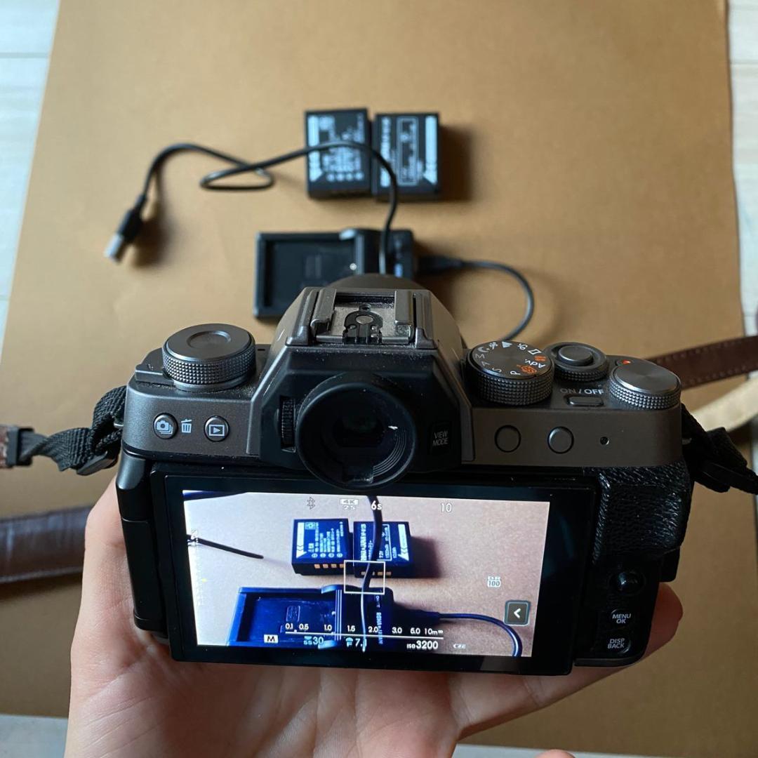 【美品】 FUJIFILM X-T200 レンズキット（XC15-45mm）