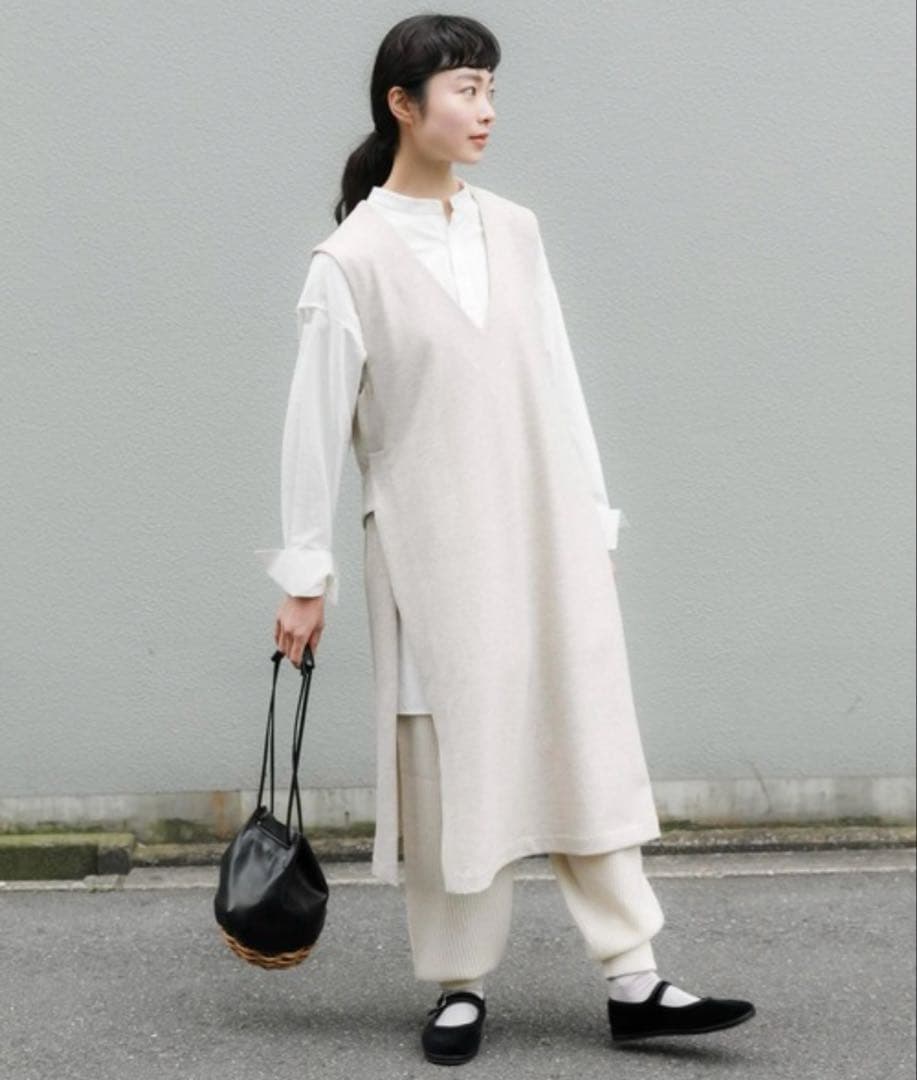 かぐれ　サイドスリットロングジレ　ベージュ　極美品　再お値下げ