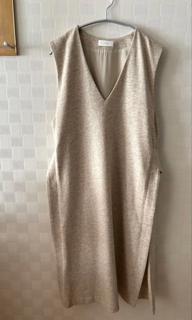 かぐれ　サイドスリットロングジレ　ベージュ　極美品　再お値下げ