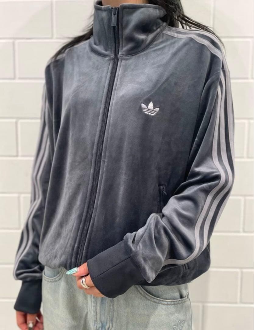 激レア【公式完売】アディダス トラックトップ ベロア　ダークグレー　M すぐ発送