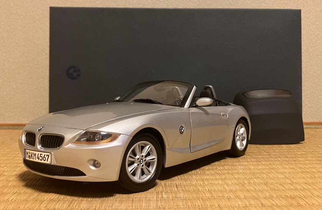 1/18 京商製  Z4 E85 チタンシルバー 幌あり