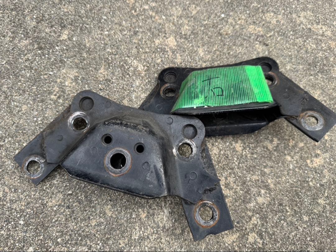 サスペンション位置上げブラケット