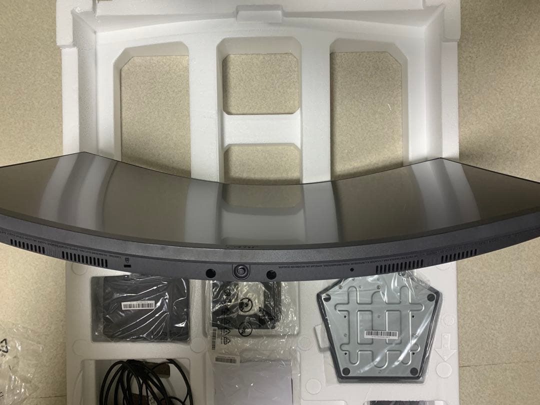 UltraGear 32GS60QC 32インチモニター