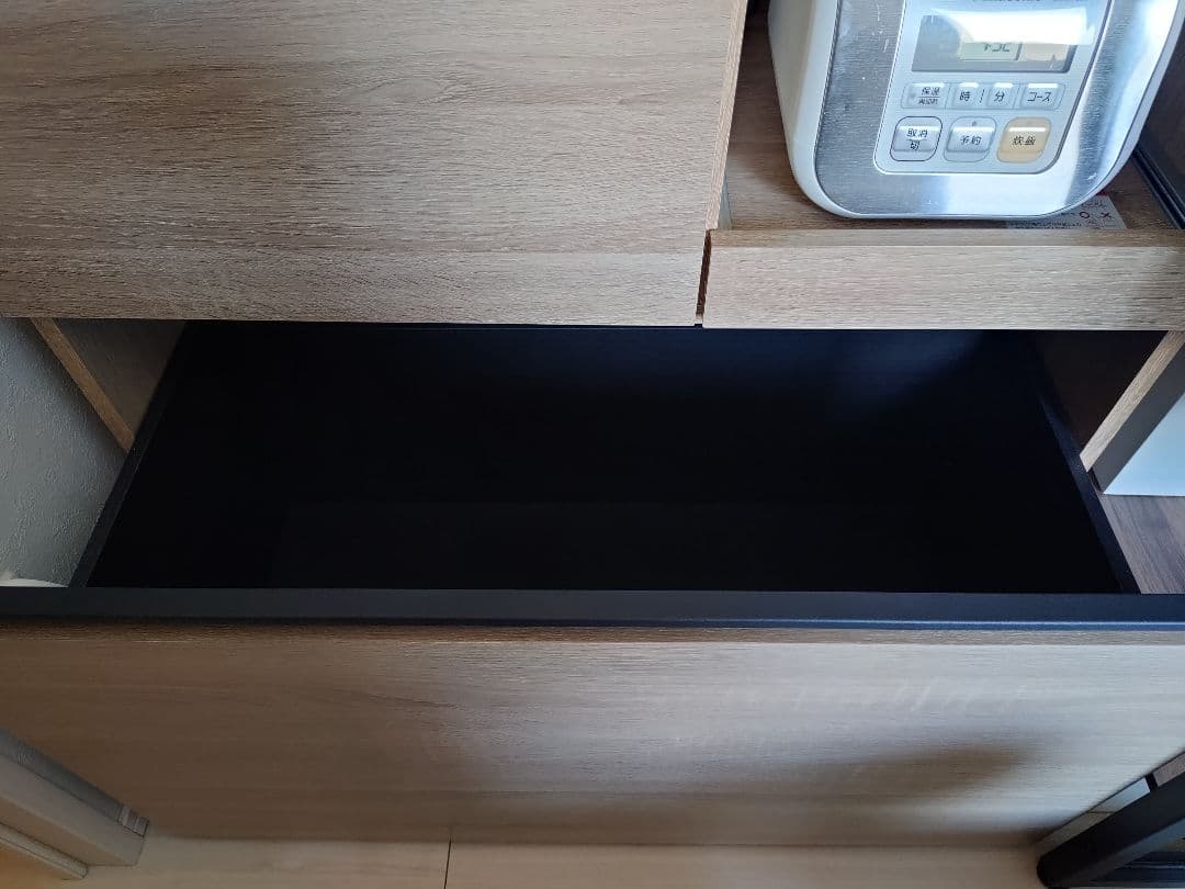 ライトブラウン木製キッチン収納