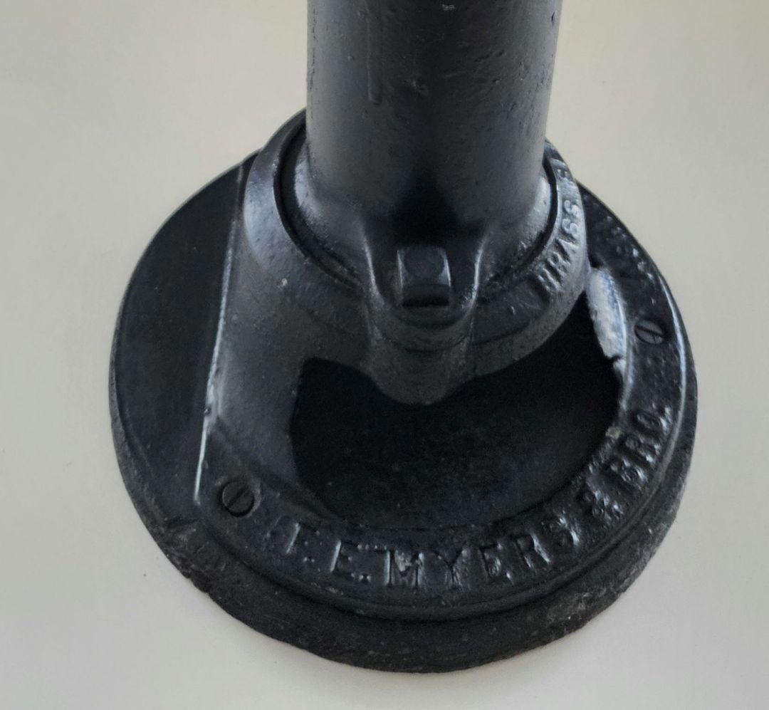 アンティーク鋳鉄ポンプ アメリカ国旗付き