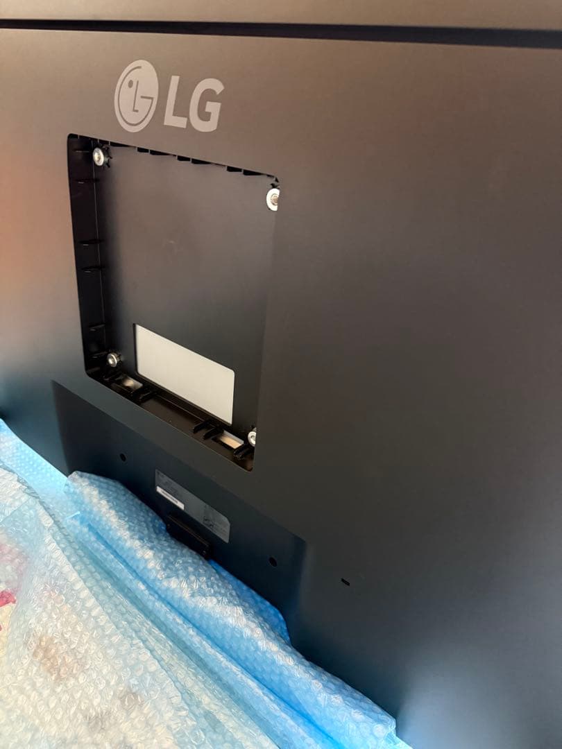 ジョンジョリーナジョリー5世　LG モニター 43UN700T-B