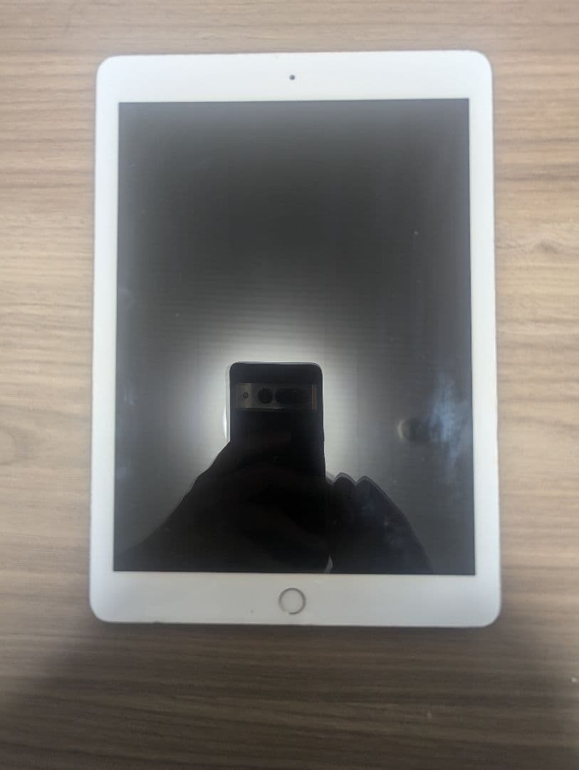 Apple iPad 10.2インチ ホワイト