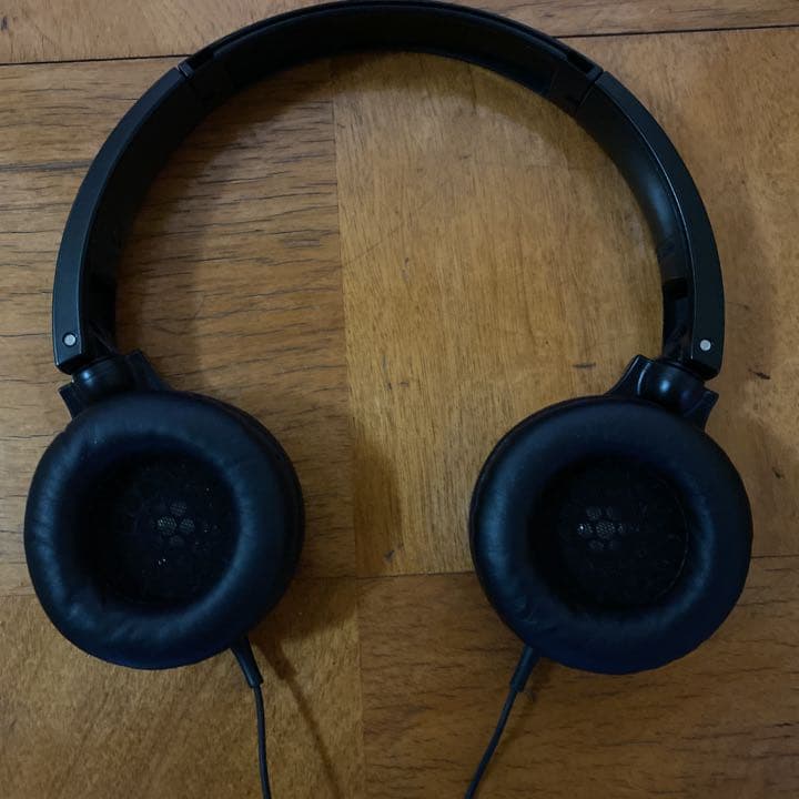パイオニアヘッドホンです！あまり使ってないので状態はいいです！