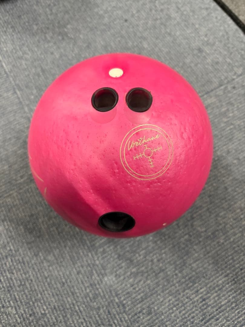 BLACK WIDOW ボウリングボール ピンク15ポンド