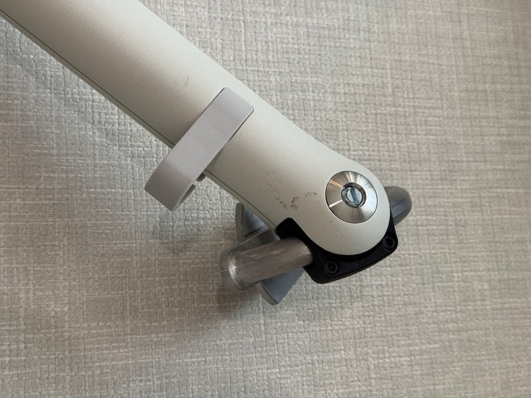 ハーマンミラー CBS モニターアーム FLO ホワイト