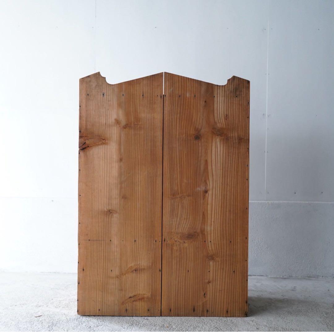 ダイヤガラスのキャビネット