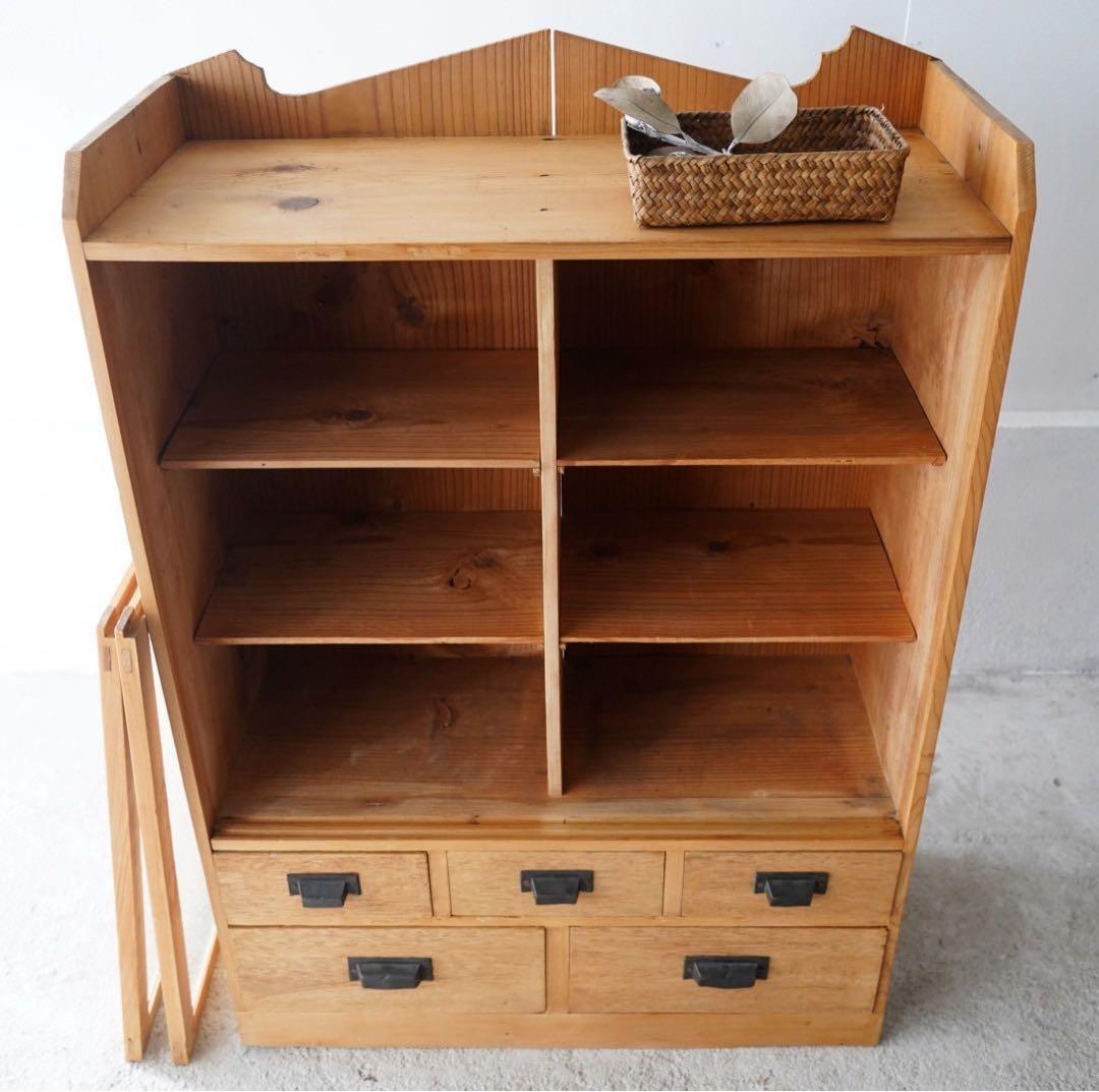 ダイヤガラスのキャビネット