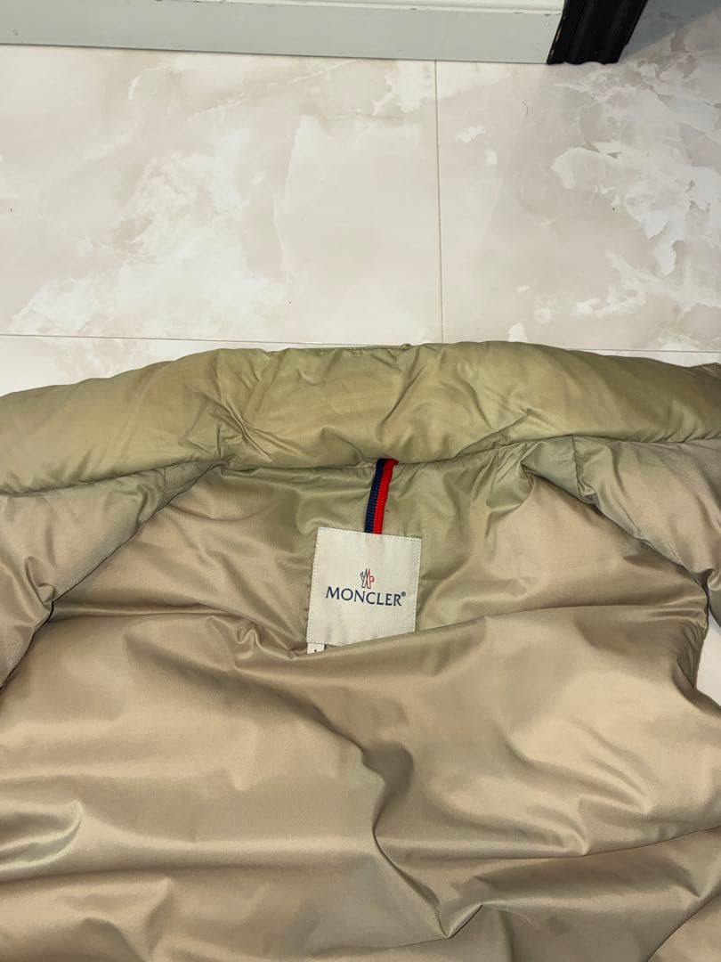 MONCLER ベージュ ダウンベスト