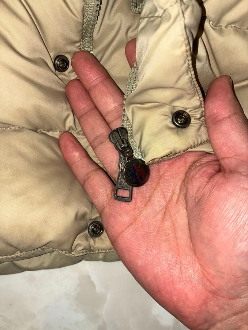 MONCLER ベージュ ダウンベスト