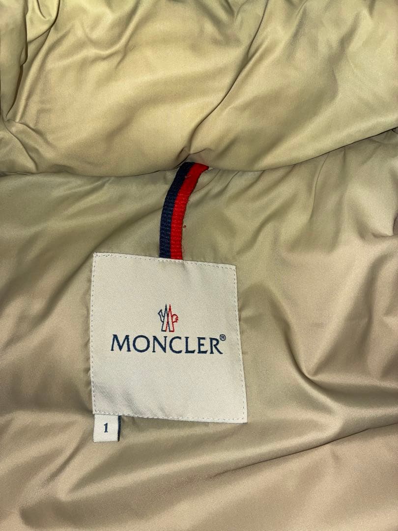 MONCLER ベージュ ダウンベスト