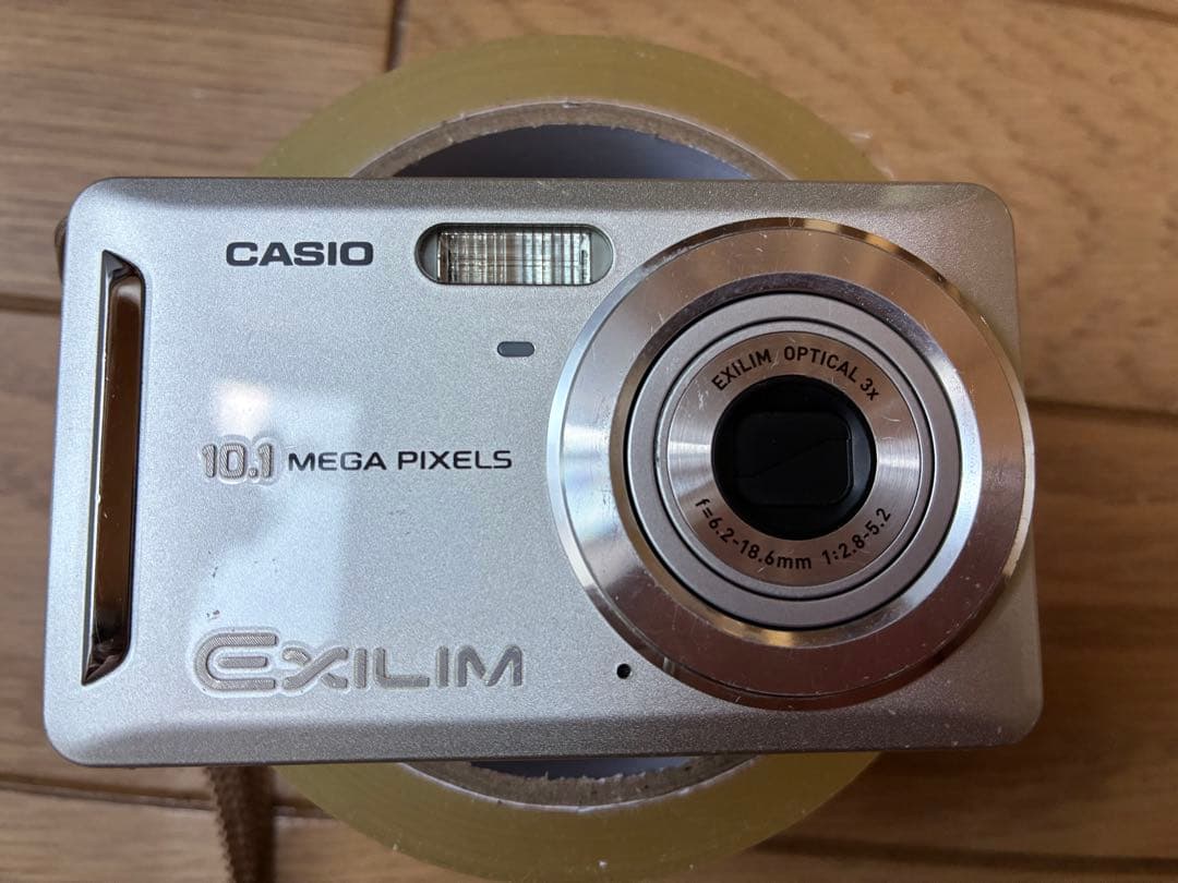 【週末値下げ】コンパクトカメラ カシオXEILUM